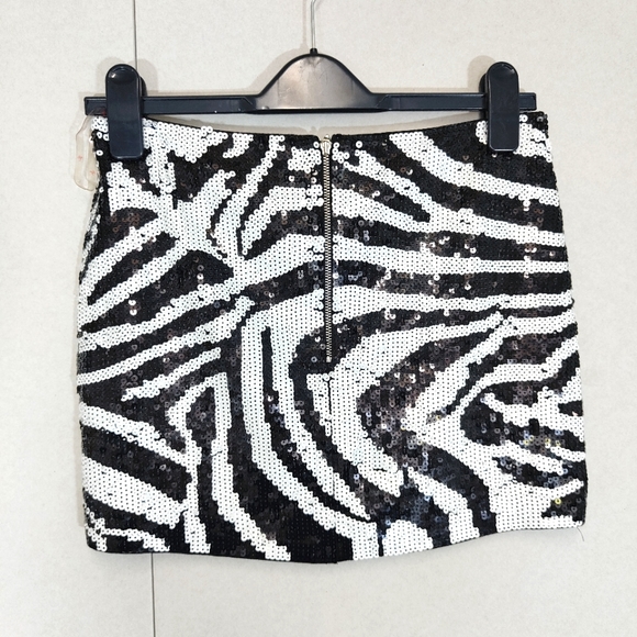 Lipsy Sequin Black White Zebra Floral Print Mini Skirt Size UK 8 - Picture 2 of 8